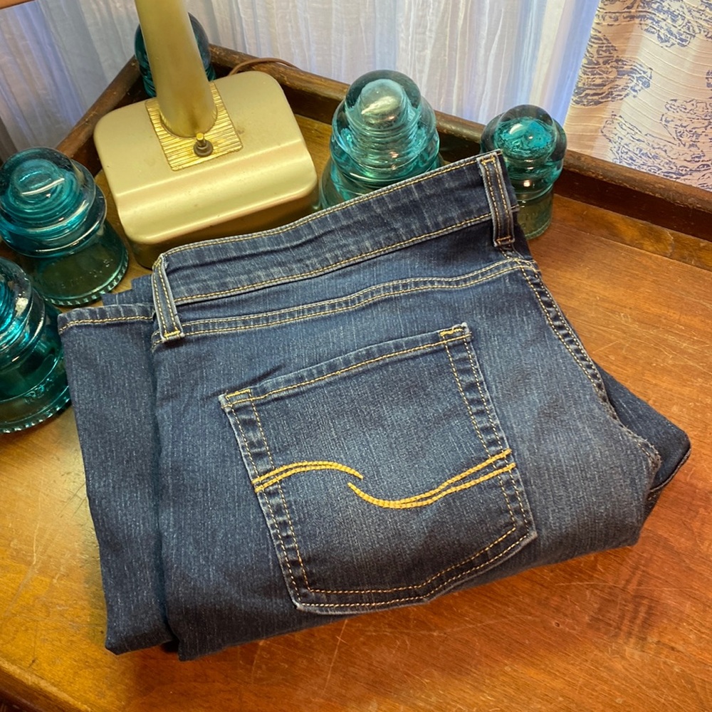 Signature Levi Strauss, modern boot, cut jeans 18M W32 L32